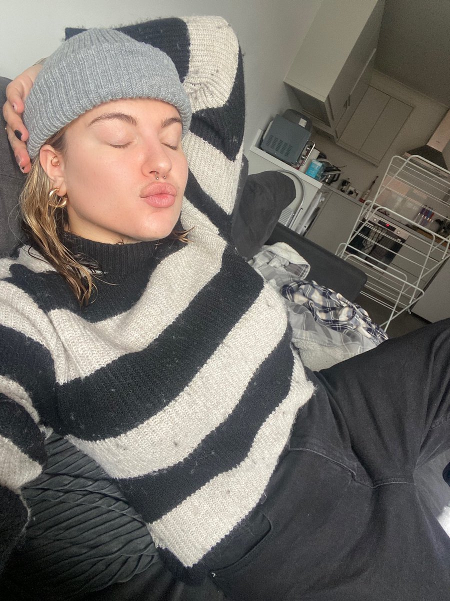 lolzmolz's tweet photo. chill day but get lit tonightttttt https://t.co/QKiivP6XcH
