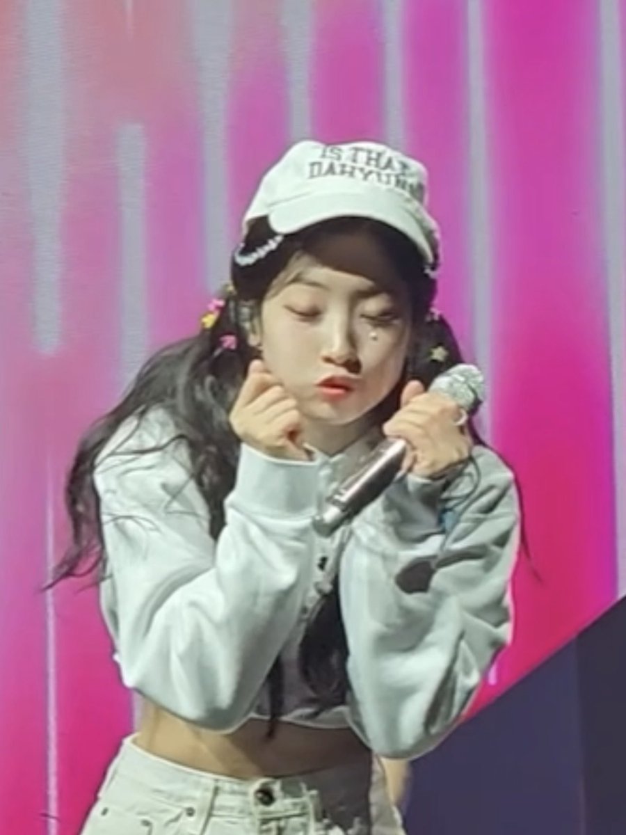 twicethedubu's tweet photo. Dahyun is the absolute cutest https://t.co/dc49cJyWPC