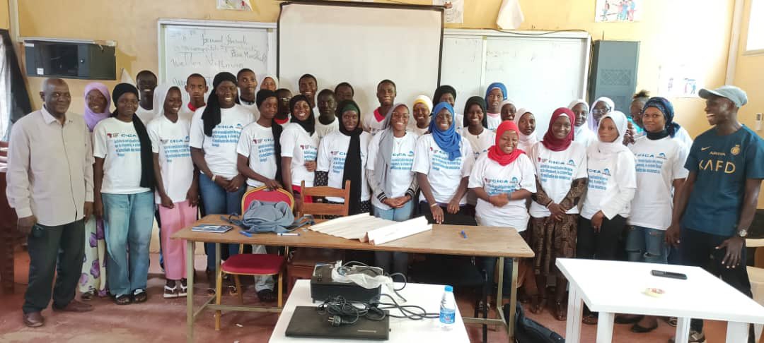 publiforumcivil's tweet photo. FORUM CIVIL/ @TaxJusticeAfric 
Activité de sensibilisation des jeunes sur la citoyenneté, le civisme fiscal et la mobilisation des ressources au Sénégal
LYCEE IBOU DIALLO DE SEDHIOU, 18/11/2023 https://t.co/XQVgOjluin