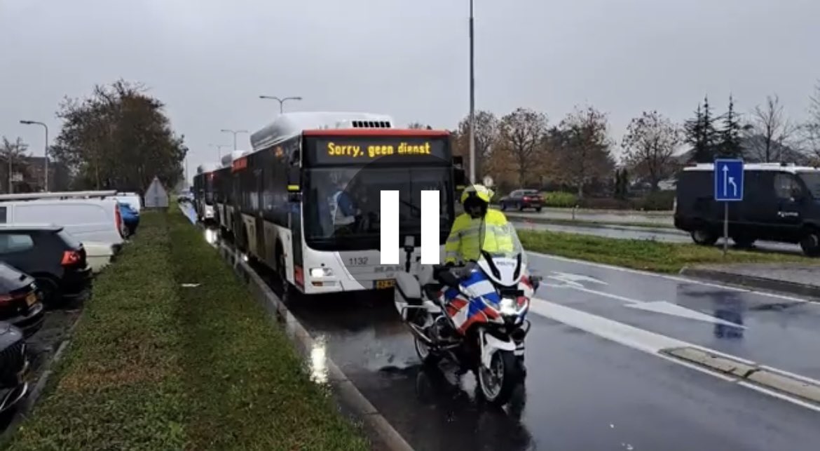 De politie heeft wél tijd om de drammende terroristen van #KOZP te beschermen, maar géén tijd om joodse mensen en joodse instellingen te beschermen.
Nederland anno 2023. Fijn land.