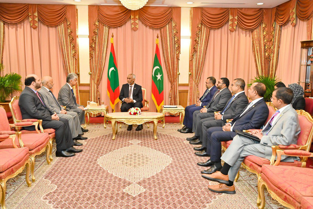 Federal Minister of Information and Broadcasting and Parliamentary Affairs of Pakistan pays a courtesy call on the President 
presidency.gov.mv/Press/Article/…