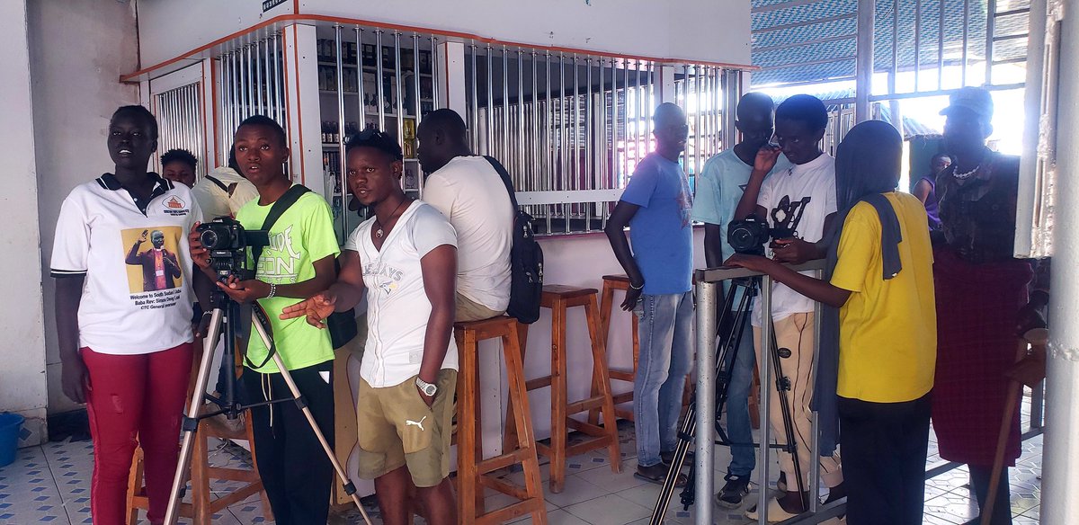 ShafilmsT's tweet photo. FILM PRODUCTION TRAINING! Our students in a plain production of their final #Film project. 
Here we don't just TELL, We DEMONSTRATE. Our Cohort3 intake is loading... Book your registration on time and Transform your #Passion into #profession ! https://t.co/IGYPnhun8Y