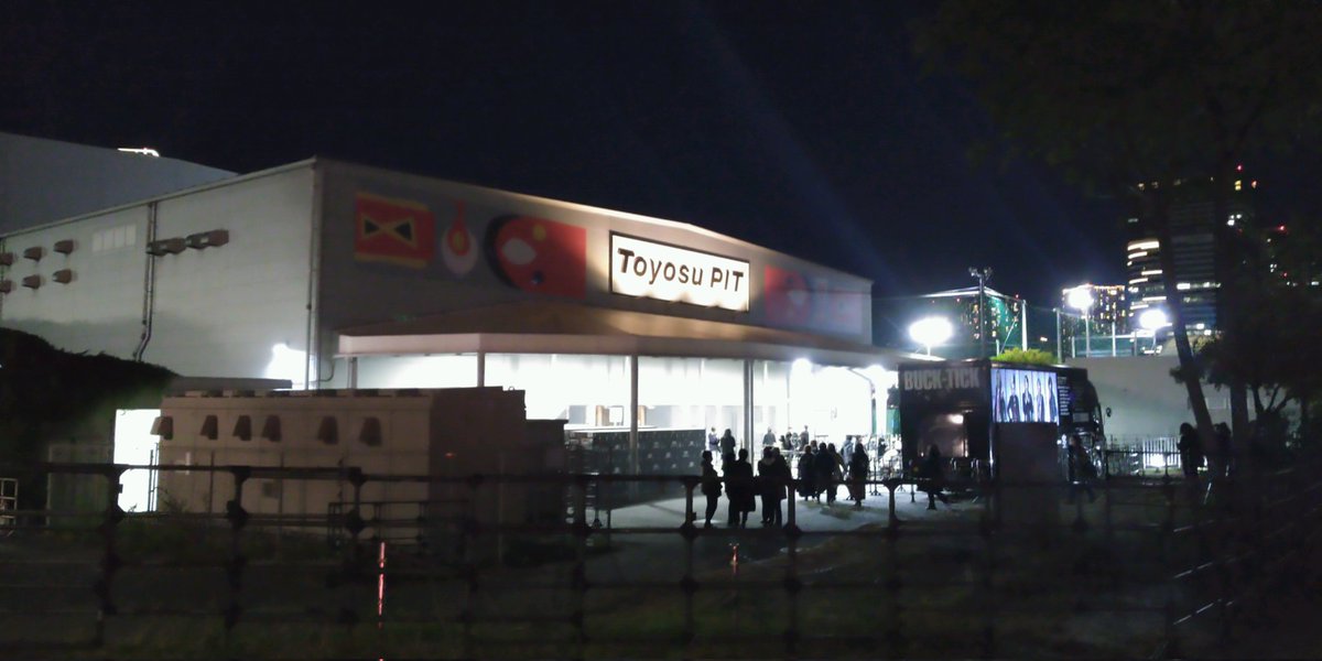 marudarake's tweet photo. あっちゃんに会いに行ってきた。まだ信じられなくて頭も心も止まったままだけど、会場いっぱいのメッセージに胸が詰まった。愛だけがそこに���ったね、あっちゃん。内容はもちろん、みんな、小さな字で他の人達が書けるように配慮してくれて。行って良かった。メンバー、スタッフの皆さんに感謝します。 https://t.co/ITuI5xnGld
