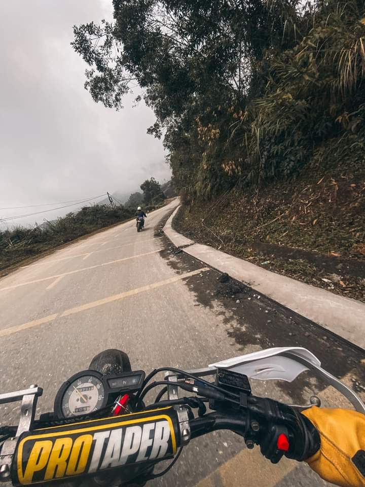 Abcabcd1121's tweet photo. Hey @elonmusk, cruising on my motorcycle, soaking in the adventure vibes! ποΈβ¨ Your tech brilliance fuels my curiosity. Any tech-meets-adventure tips from the mastermind himself? π #AdventureTalks https://t.co/gBpUNhDRNQ