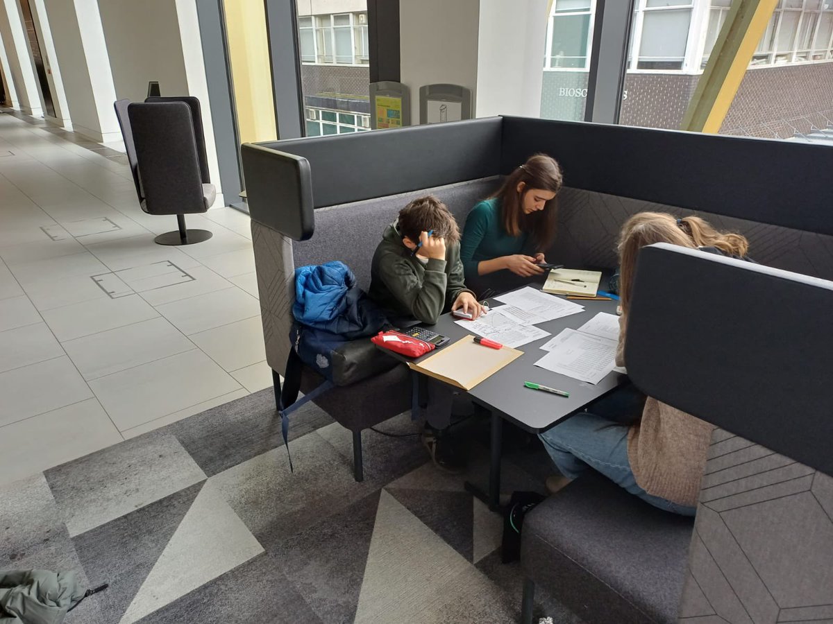 Team GCSE and Team Year 9 Chemistry, busy puzzling out questions at the Top of the Bench quiz. Enjoying the facilities at UoB, best of luck all! #JTHS #personalexcellence 👩‍🔬👨‍🔬