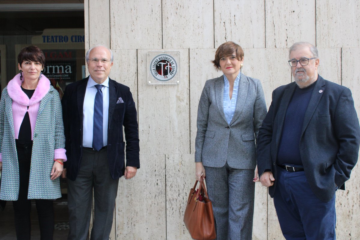 AytoAlbacete's tweet photo. De manera previa, Elena Serrallé ha asistido a la inauguración del primer sello de ‘Teatro Histórico de España’ concedido por #AMIThE al Teatro Circo de Albacete, así como al descubrimiento de la fotografía del Premio Nacional de Teatro ‘Pepe Isbert’ 2022 , Jaime Blanch. https://t.co/0SHsBpiE2w