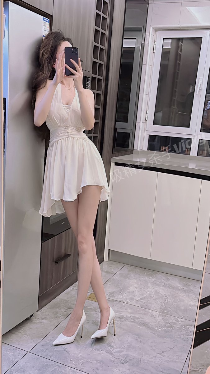 KillerVicky520's tweet photo. 周末快乐

#丝袜诱惑 #肉丝诱惑
#丝袜美腿 #美腿丝袜
 #美腿 #长腿 #御姐 #女神 #模特
 #高跟鞋 #高跟丝袜 #原味丝袜 https://t.co/mbupciBMpD