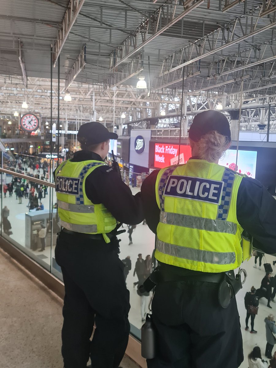 Extra officers are present on #Waterloo station today for our enhanced patrols. Contact us by text on 61016 or on our Railway Guardian app if you need to contact us. @BTP