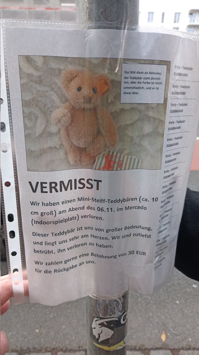 michinuernberg's tweet image. Teddy Emily ist am Spielplatz im Nürnberger Mercado verloren gegangen! Wer hat den kleinen Bären gesehen? #plsRT