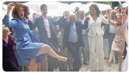kill_biil's tweet photo. Στην 2η τετραετια το κωλοσογο αγοραζει διυλιστηρια
Στην 3η θα σας πουλησει για σκλαβους https://t.co/wTLhL1z4XN