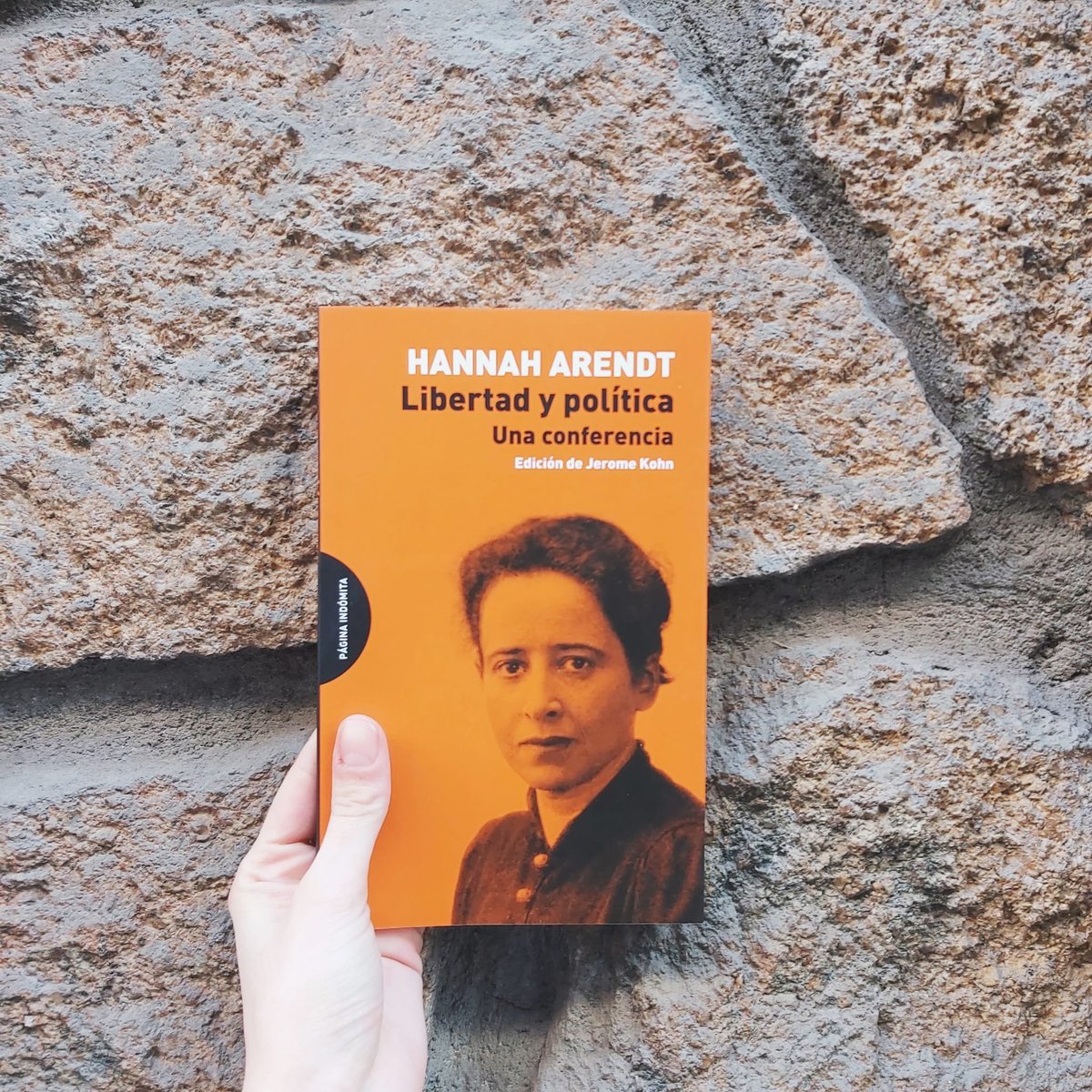 metalibreria's tweet photo. A través de una historia filosófica de las diferentes concepciones de la libertad, Hannah Arendt analiza el complejo haz de relaciones que anudan política, libertad y acción, tres nociones esenciales en su análisis de los totalitarismos.
@paginaindomita 
👉https://t.co/CTs2Igw9RC https://t.co/Dz4qbKOpER