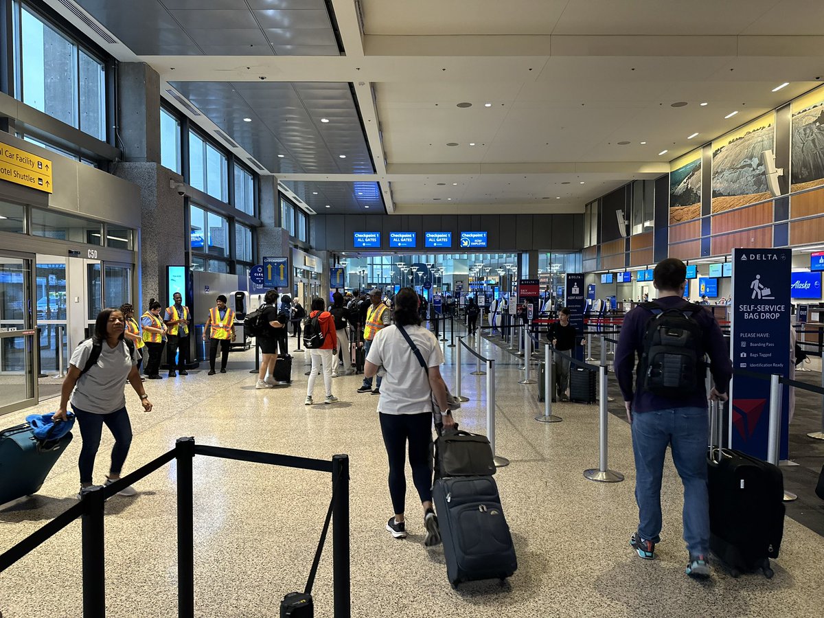 AustinAirport's tweet photo. This morning’s rush is over! Thanks to our travelers for showing up earlier than usual for a rare, super-busy Saturday morning! 

🩵Shout out to our incredible AUS frontliners for their hard work.

Our next busy period will be tomorrow morning! https://t.co/7M3z1aMEEl