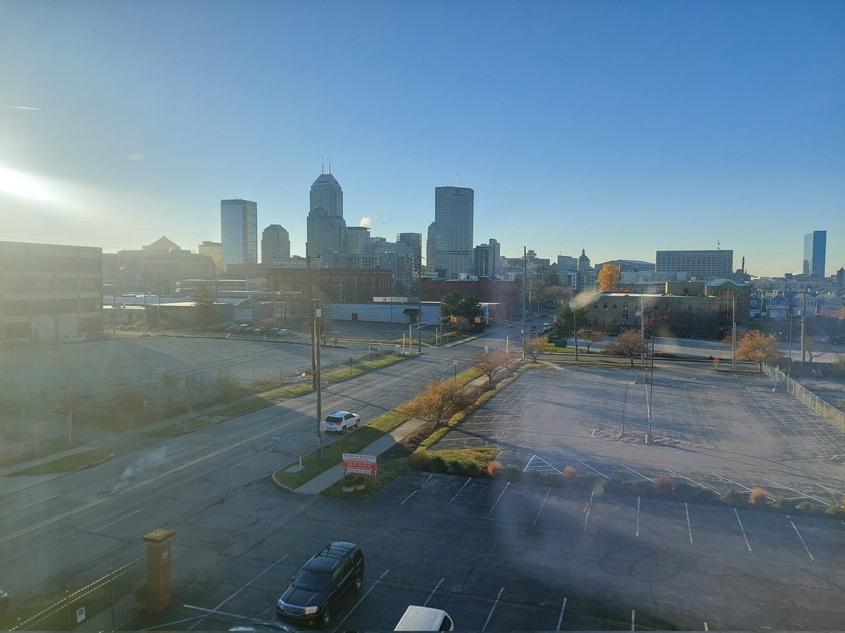 Forrunningoutld's tweet photo. View from my 'office' this morning. November is flying by somehow because today is Santa photo sessions. The cutest outfits. The sweetest Santa. And the best adult beverages this evening after an entire day of photos. #lovemyjob #photography #photogragher #Santasessions https://t.co/XVd8lxADWO