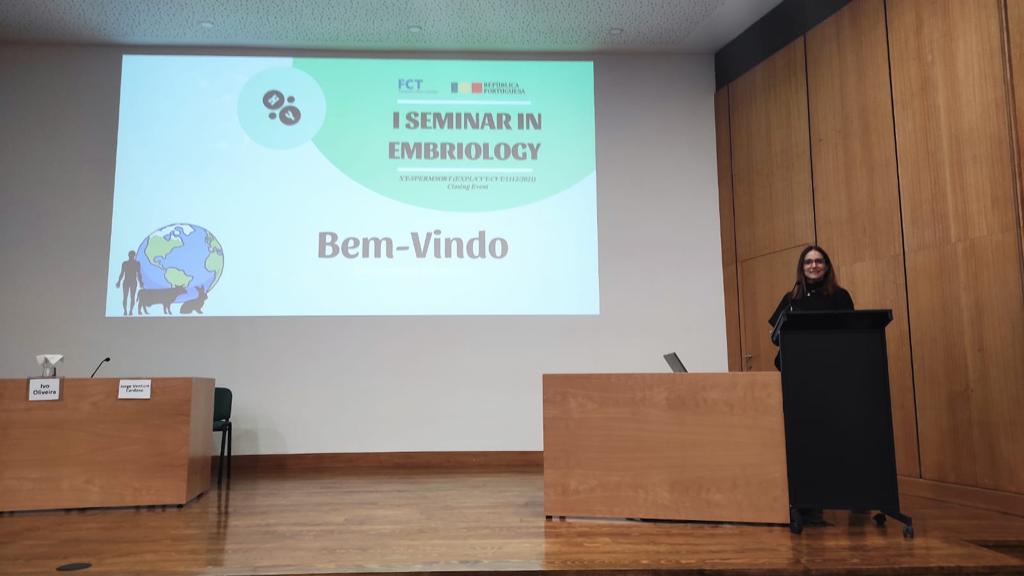 Yesterday, our PI, Prof. Margarida, and our PhD Student, Patrícia Pinho, attended the I Seminar in Embriology at <a href="/UTAD_oficial/">UTAD</a> 
An awesome opportunity to share our work in #spermsexing