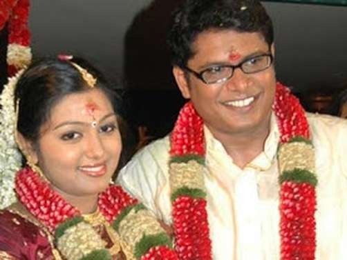 kayaldevaraj's tweet photo. November 19th
Actor, Director @manojkumarb_76 , #Nandana 17th Year Wedding Anniversary
#ManojKBharathi
@offBharathiraja @SilambarasanTR_ @vp_offl @chiyaan @arrahman @thisisysr @ilaiyaraaja https://t.co/cr7KP55o9R
