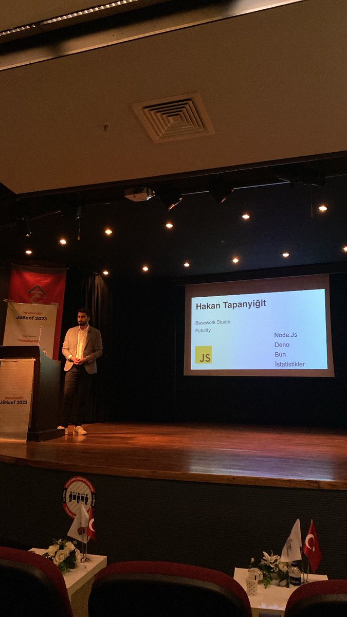 Ekibimizden <a href="/HakanTapanyigit/">Hakan Tapanyiğit</a> #JSKonf’ta JavaScript Runtime Savaşı’nı anlatıyor.