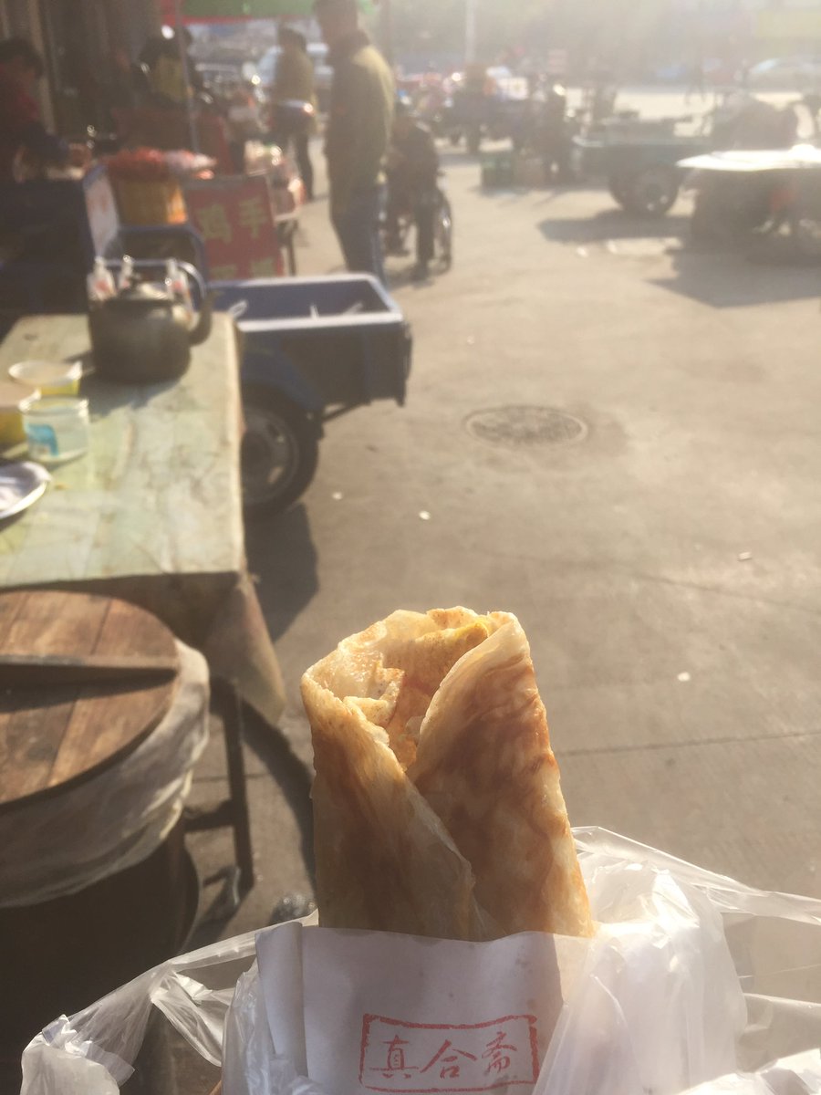 流れてきて懐かしい気持ちになったので
留学してる友人を訪ねていた時毎朝食べてた…！！
おじさん、素手、ﾀﾞｲｼﾞｮｳﾌﾞ？ってなってたけど総じて美味しくて大好きだった😂♡しかもたしか30円もしなかった気がする