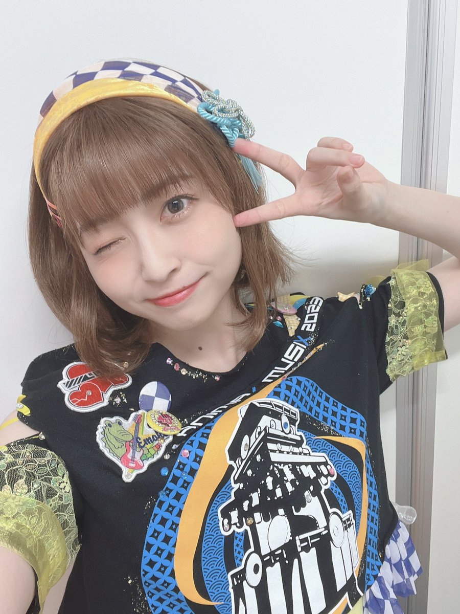 ステージ上で本人として名乗っていないことを思い出しました。 4U