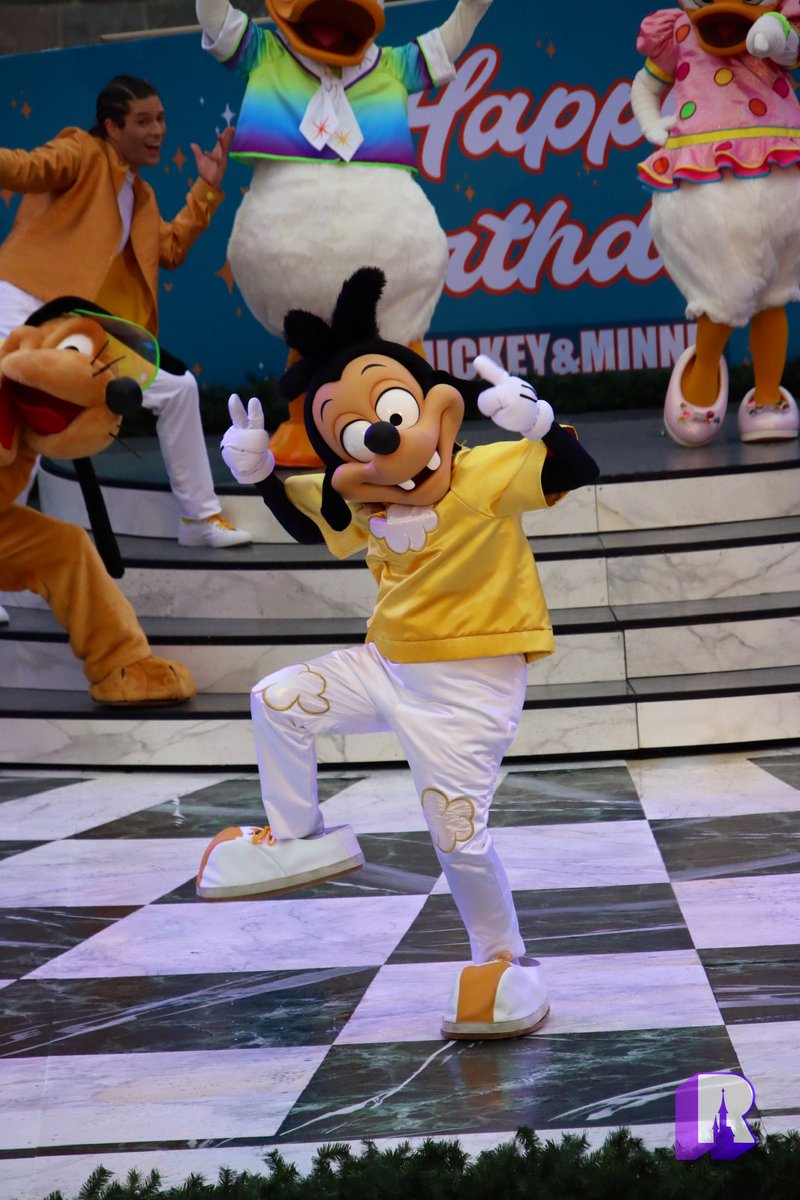 DLPReport's tweet photo. 🎂 DJ Max on Castle Stage to celebrate Mickey and Minnie’s Birthday https://t.co/XLalll0672