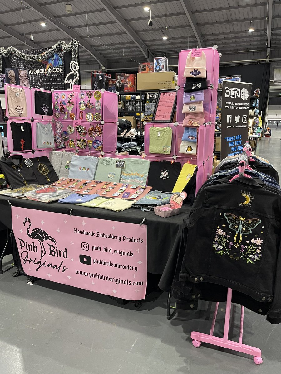 PinkBird_Tweets's tweet photo. All set up @walescomiccon https://t.co/l1Osh3rSbd