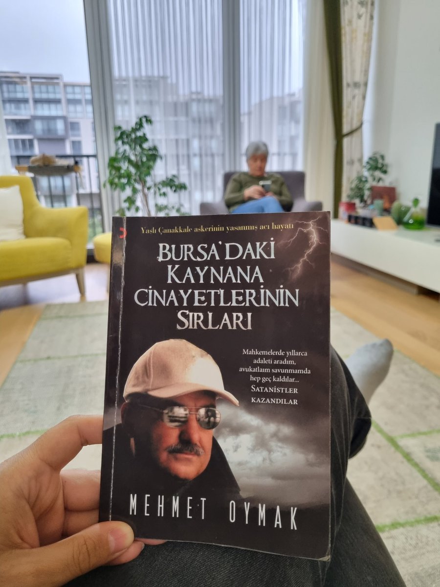 drfaithdz's tweet photo. Hava yağmurluysa ve kaynanam da geldiyse yapılacak en iyi hafta sonu aktivitesi evde kitap okumak. https://t.co/u894DZf36y