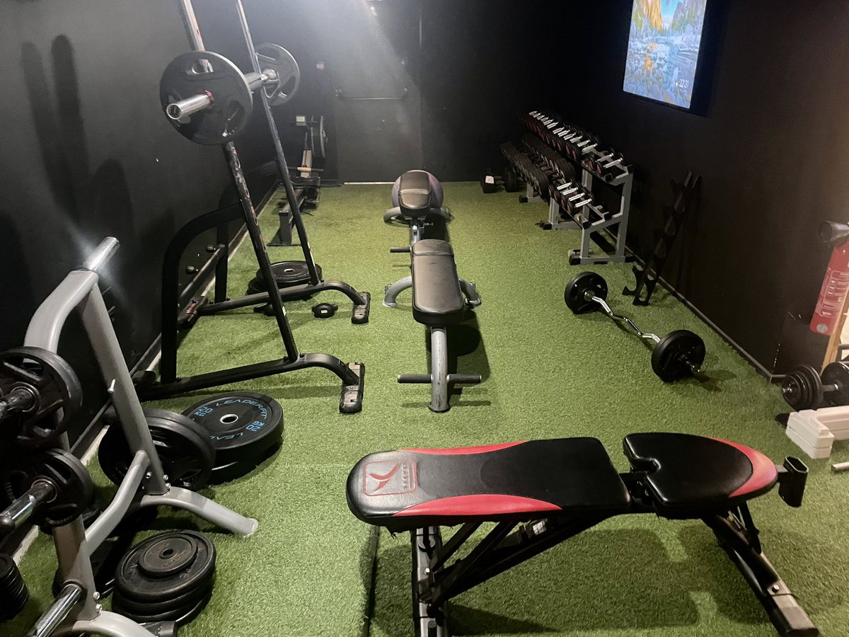 Quelques news du bootcamp, on est trop bien installé depuis ces deux jours 😍

Merci à <a href="/TeamduSud_/">TDS ESPORT 🌊</a> et <a href="/izi_dream/">IziDream</a> pour l’accueil 

RDV Lundi 20h pour notre quart de finale contre Polia 🌊
#GOTDS