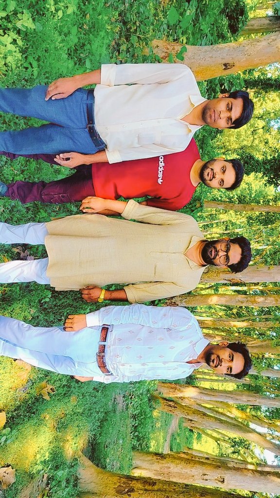 AliZehen2's tweet photo. इसे कहते है जिगरी यार https://t.co/7P4jYDdg1M