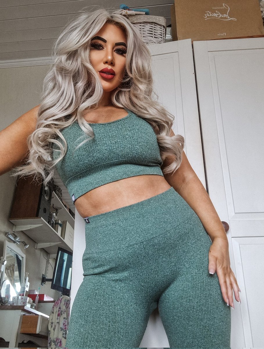 goddessgaily's tweet photo. On Your Knees Where You Belong, Now Send Me £200 💸

https://t.co/r0T57TDosW 

#findom #goddess #worship #paypig #begme https://t.co/K4tTV24lVb