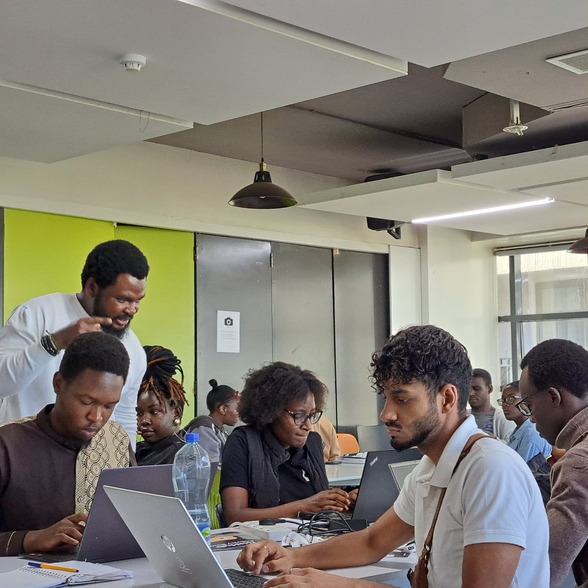 osca_nairobi's tweet photo. The room is fired up π₯π₯
We are all building in-app notifications with @novuhq ππ
Workshop facilitated by @unicodeveloper π
#BeyondHacktoberfest #OpenSource https://t.co/Kc6cStPE4e