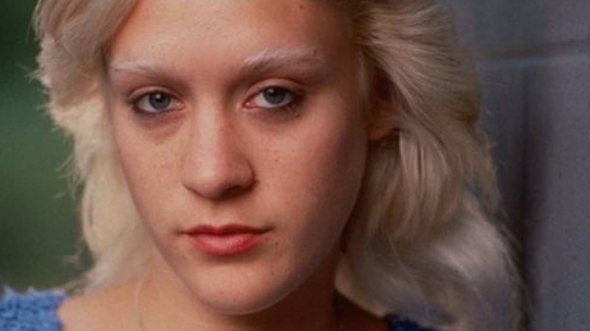 Film_Treasures's tweet image. #OnThisDay we celebrate the 49th birthday of Academy Award nominee Chloë Sevigny. #ChloëSevigny
🎞️Kids (1995), dir. Larry Clark
🎞️Gummo (1997), dir. Harmony Korine
🎞️American Psycho (2000), dir. Mary Harron
🎞️Zodiac (2007), dir. David Fincher
