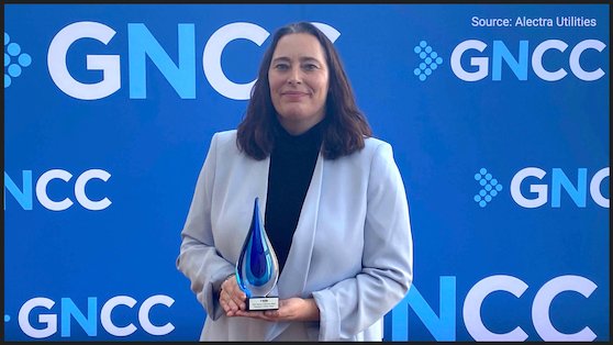 EBMag's tweet image. Shelley Parker: #powerline #apprentice now Alectra VP, recognized for excellence ebmag.com/shelley-parker… @alectranews #WIBA2023 @KraunElectric @The_Gncc @OACETT #apprenticeship #skilledtrades #womeninpower #womeninconstruction