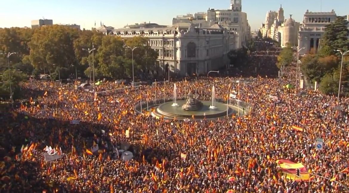 gloriamrufete's tweet photo. No se veía a la sociedad española tan movilizada desde el asesinato de Miguel Ángel Blanco a manos de ETA 

Los españoles unidos somos imparables 

#EspañaNoSeRinde #Cibeles18N https://t.co/MZKHln9uRK