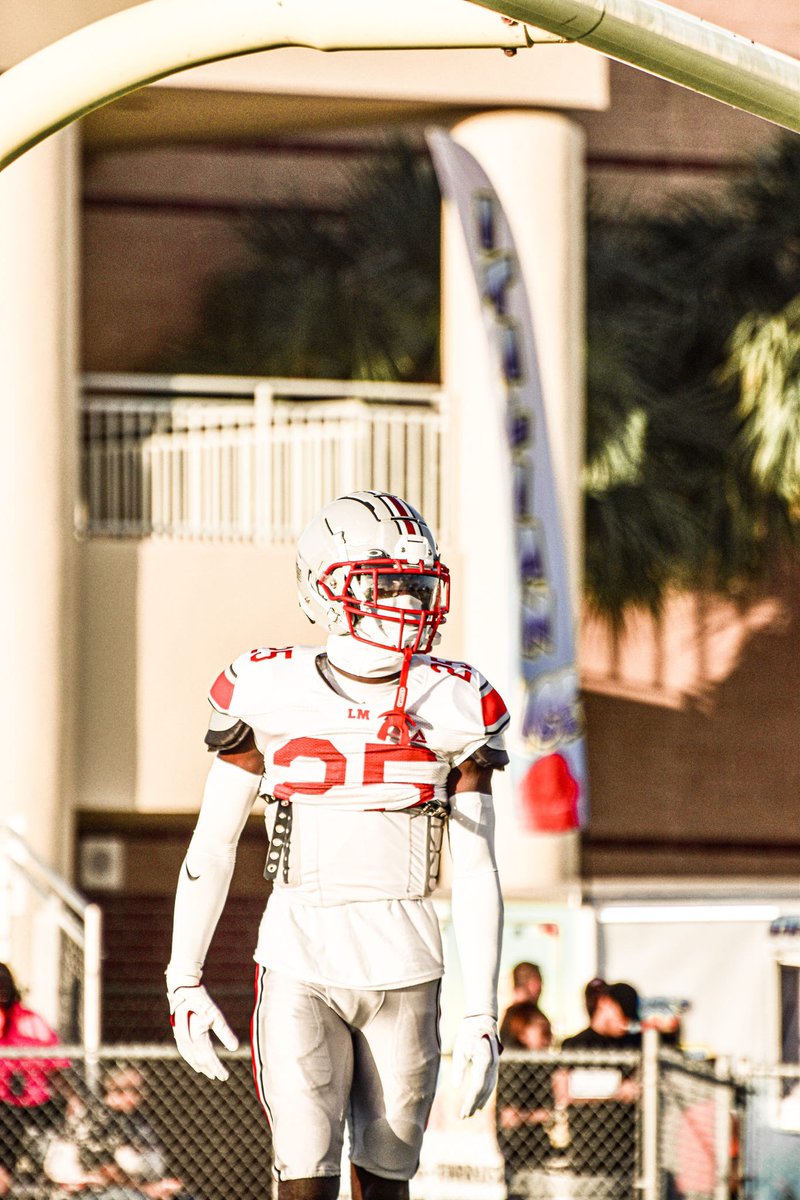JamesonJean25's tweet photo. I want to thank @LMRamsFootball for an amazing high school career. I’ve grown so much from this amazing coaching staff through football and in life. Thank you for having me be apart of your team 🙏🏿. #25out https://t.co/f2JhmgOKt6