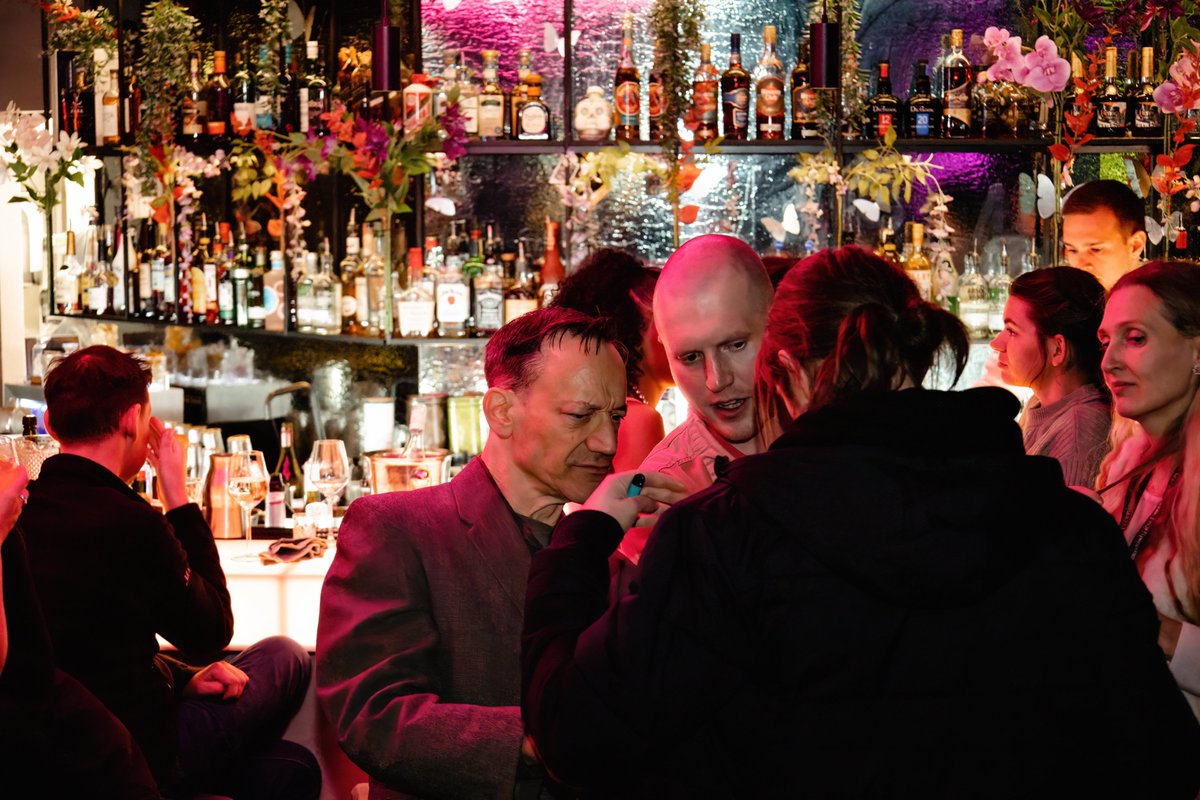 LibraRisingFilm's tweet photo. Endless Summer Syndrome Cocktail Party // Tallinn Black Nights // Nov 16
#ESSmovie #TallinnBNFF #SnailsThatKill
#looks https://t.co/S9cdiaDEBD