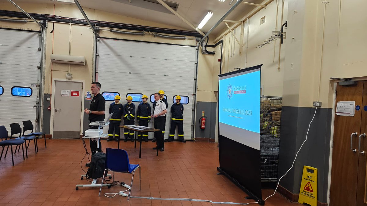 Pleasure to close the Orkney Fire Skills course today and present certificates to some fantastic young members of the community. Great work with community learning development and Hial. Well done 👏