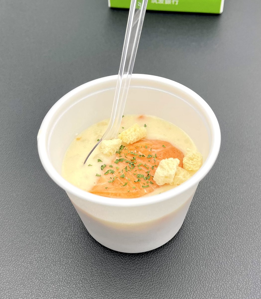 「大洗商工感謝祭で、食堂さくらさんのサーモンチャウダーを頂きましたー! 大変食べや」|おまちのイラスト