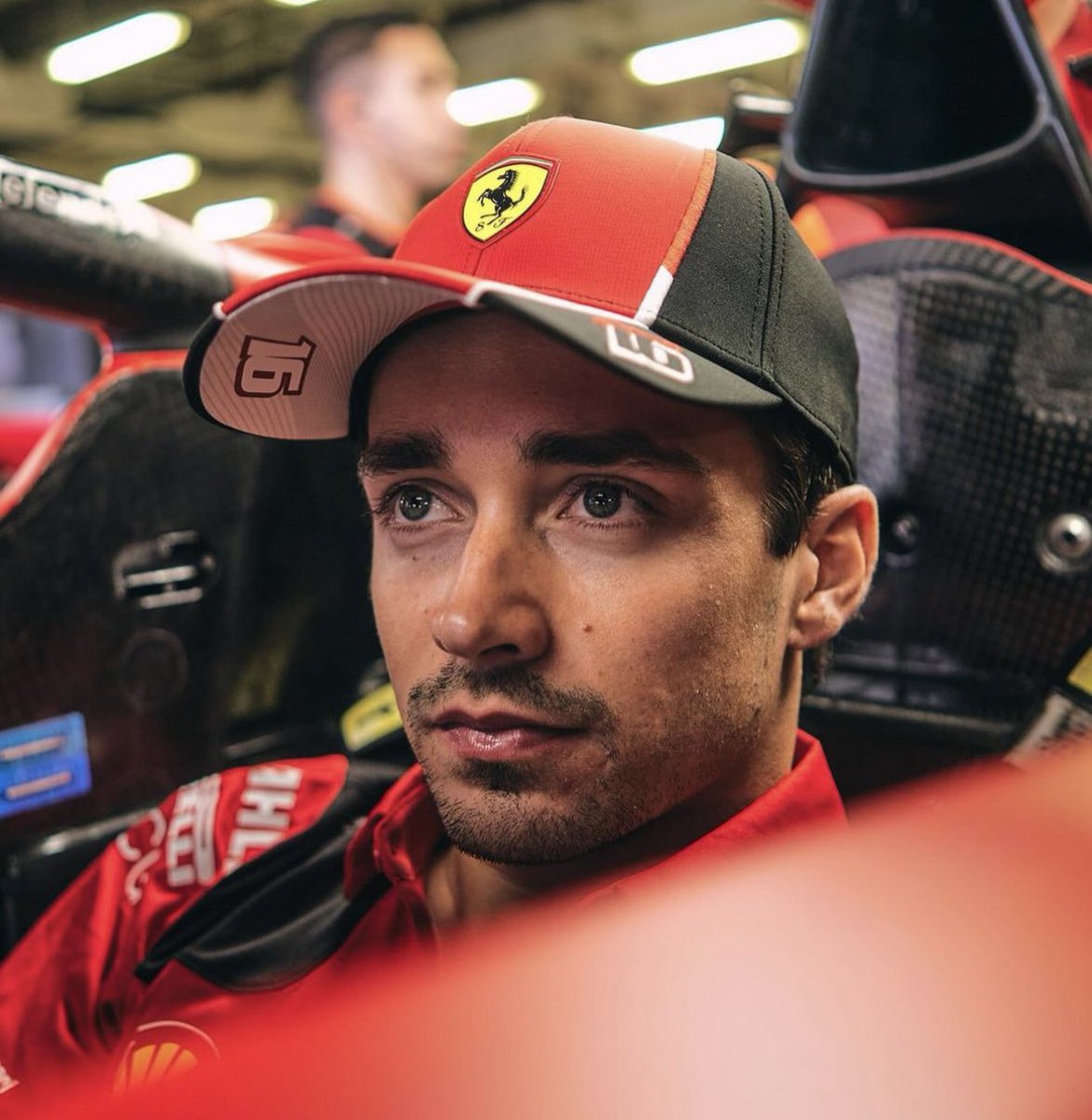 Con la pole di Las Vegas,<a href="/Charles_Leclerc/">Charles Leclerc</a> diventa il 2° pilota con più pole-position conquistate alla guida di una Ferrari 🔥 ma non basta

🇩🇪 M. Schumacher - 58
🇲🇨 C. Leclerc - 23
🇦🇹 N. Lauda - 23
🇧🇷 F. Massa - 15
🇮🇹 A. Ascari - 13