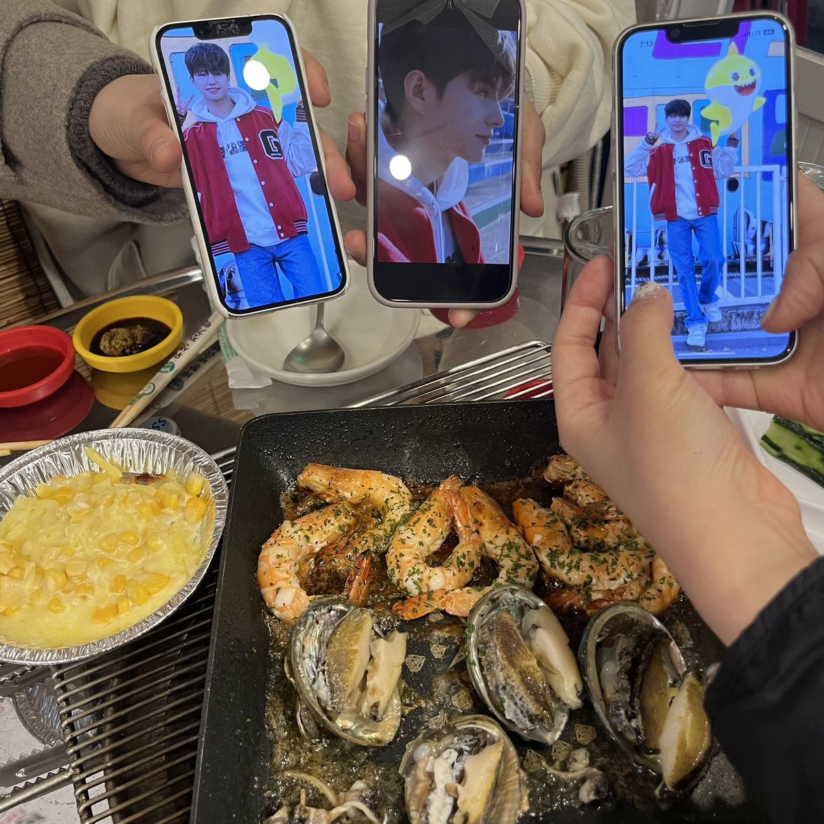 lee_wangwang_'s tweet photo. 레비타임 in busan 🤍 https://t.co/OcR0hWy2OA