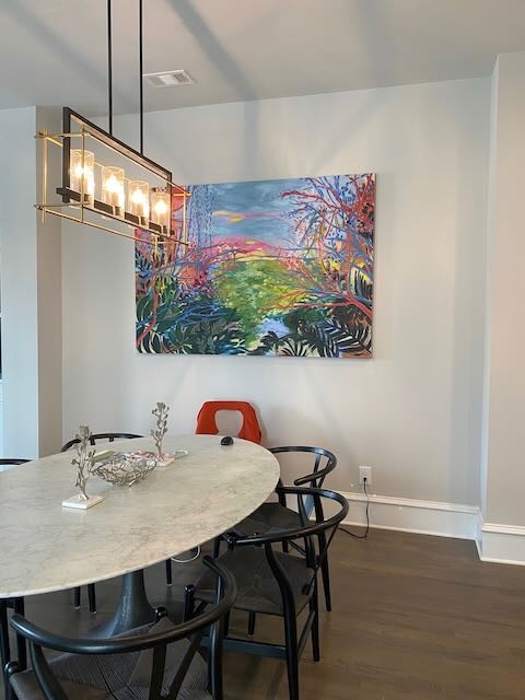 CCFFcompany's tweet image. Does your home lack visual interest?

👉🏼 Adding a custom accent wall brings color, textures, &amp;amp; other design elements into the home!

#designwall #accentwall #interiordesign #floatingshelves #livingroomgoals