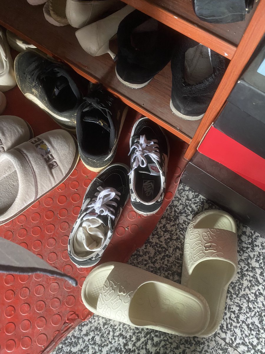 xzhhhhhh1's tweet photo. 初高中学生的袜子真的无敌，一股青春的气息，又香又臭的真的绝了！！！ https://t.co/SIdqJvR1Wo