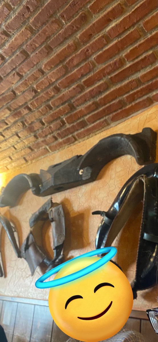 Mi tio el menos cuñao:
Dos gays uno en cada lado de eso son un hombre