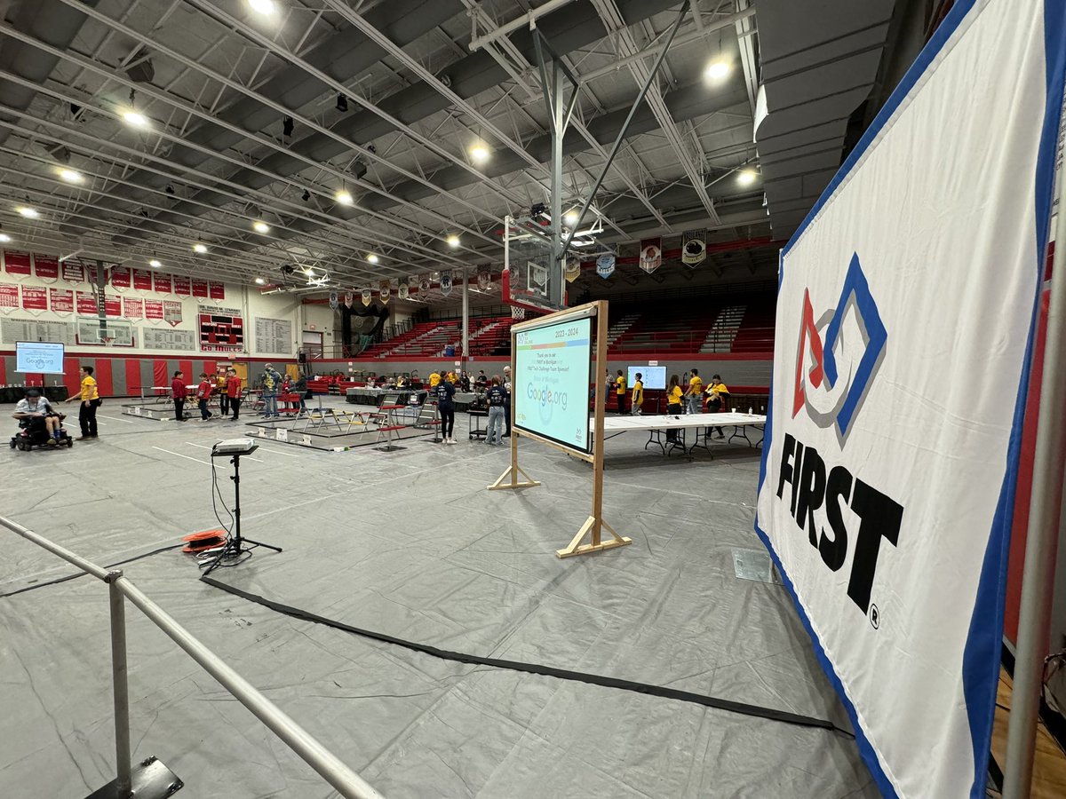 BryantWuMD's tweet photo. #morningvibe @FIRSTinMichigan @FTCTeams @Eagles16523 @eagles_emerson @BedfordSchools #girldad #firstlikeagirl https://t.co/hXQDeLnlUj