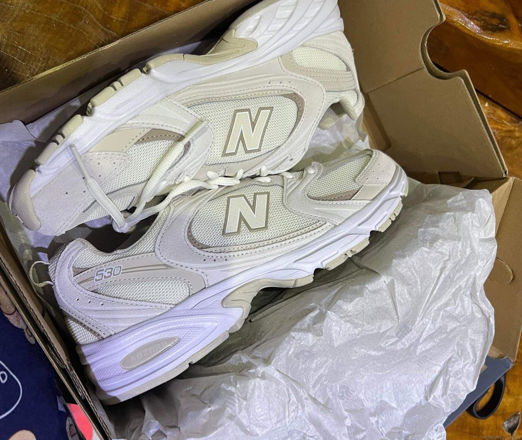 raichivesx's tweet photo. not enha related! 

wts lfb new balance 530s mens size 9

- ₱5,500 (₱5K if payo)
- brandnew (arrived today), only tried on once earlier to check if it fits (with socks on)
- ordered from zalora

rfs: kinda big for me 🥲

reply mine or dm to claim ! https://t.co/FZYvbqwsuB