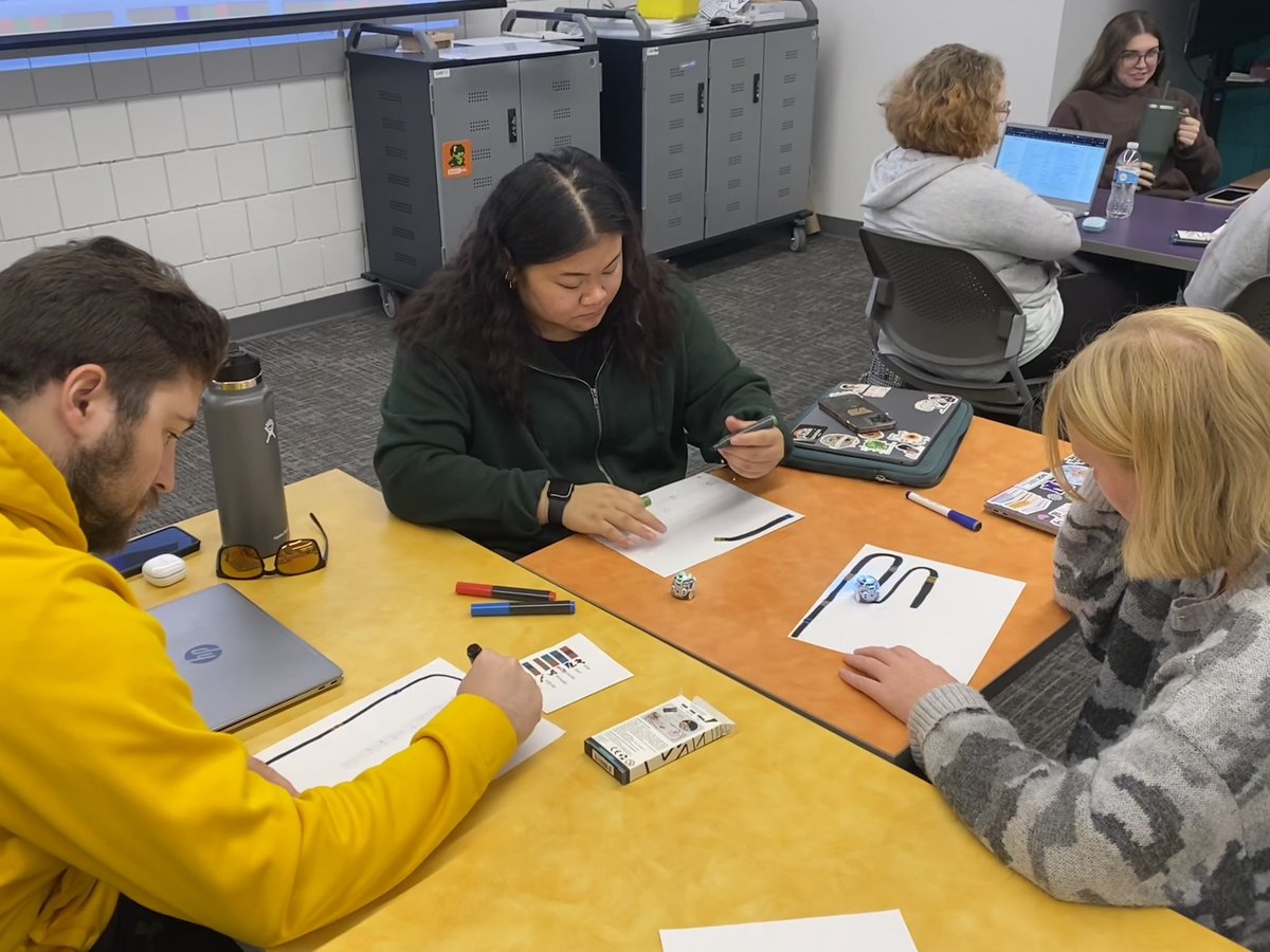 Last week, we had fun playing with markers and <a href="/Ozobot/">Ozobot</a> Evos, desk-friendly educational robots with a color sensor that teaches students to code, troubleshoot, and be creative while having fun <a href="/UNIETD/">UNI Ed Tech & Design</a> #unietd #codingiselementary <a href="/COE_UNI/">UNI College of Education</a>