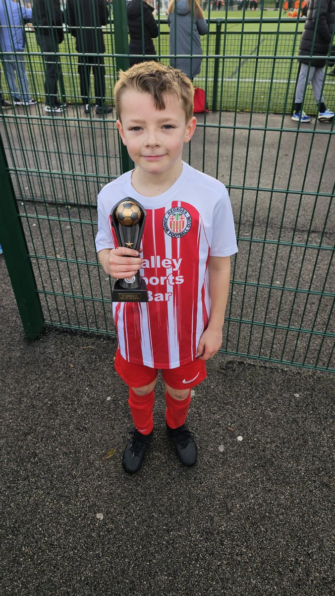 The boys wrapped up the opening half of the season with another cracking performance today, making it 10 wins from 11 with a clean sheet and man of the match for Ben. Looking forward to the Champions group stage which should be some very competitive matches!