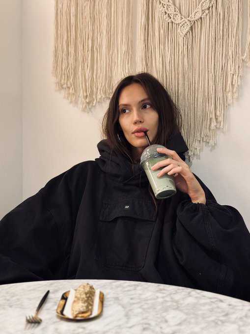 Hi guys I missed you https://t.co/qgiWwTBjzA