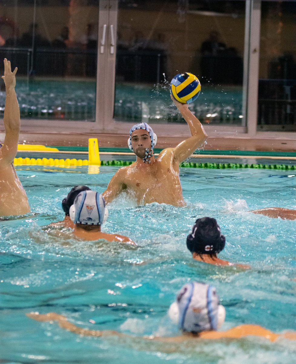 CNBARCELONA's tweet photo. Victòria dels nostres a la tanda de penals🤽🏼‍♂️davant el @CEMediterrani per 14 a 15 a la 9a jornada de lliga @LEWaterpolo 

Bona setmana del nostre equip amb 2/2💥

Seguim!💪🏽💪🏽

#cnbisbig #5pals #waterpolo https://t.co/4actMY2UUN