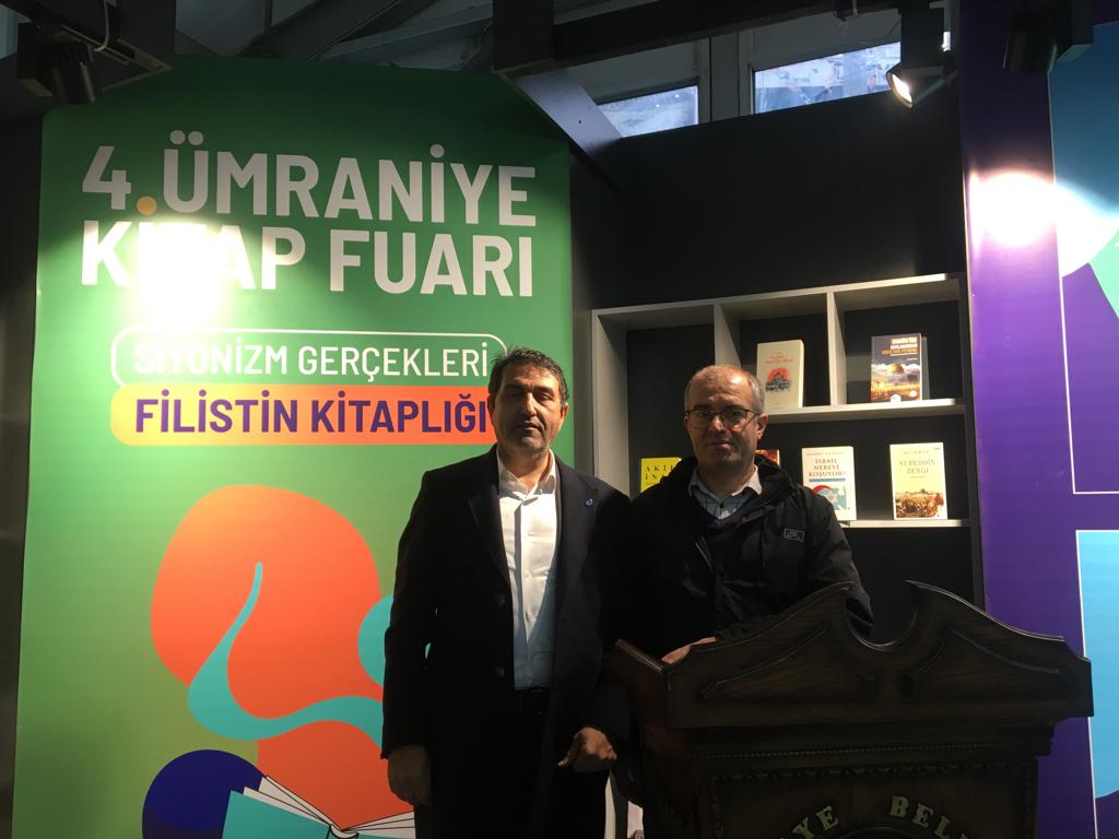 Umraniye Kitap Fuarında birbirinden degerli yazarlarımızın kitaplarini imzalattik. Kitap sever Umraniyelilere Genel Baskanimiz <a href="/alibabacan/">Ali Babacan</a> ,il baskanimiz <a href="/A_HakanAgaoglu/">Ali Hakan Ağaoğlu</a>  nun selamini ilettik. Kital okuyan insanlar hırsızlık yapmaz , hırsızlar kitap okumaz. <a href="/Mimarhasankeles/">Mimar Hasan KELEŞ</a>