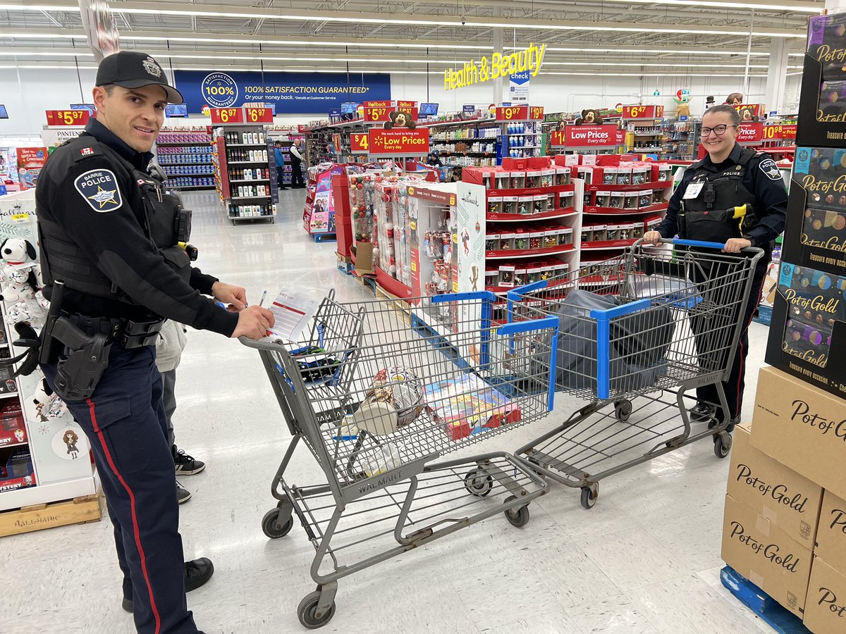 BarriePolice's tweet photo. #BarriePolice is happy to join today with our friends from @CanadianForces Base Borden, @SouthSimcoePS, @OPP_CR, @OPP_HSD, @simcoecountyPS and our area fire services to participate in Holiday with a Hero @WalmartCanada Barrie South in support of @UWSimcoeMuskoka &amp; @SMFConnexions https://t.co/9hrUkwBFFL