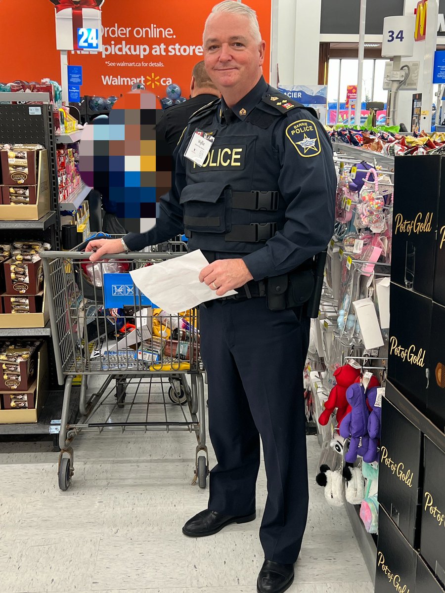 BarriePolice's tweet photo. #BarriePolice is happy to join today with our friends from @CanadianForces Base Borden, @SouthSimcoePS, @OPP_CR, @OPP_HSD, @simcoecountyPS and our area fire services to participate in Holiday with a Hero @WalmartCanada Barrie South in support of @UWSimcoeMuskoka &amp; @SMFConnexions https://t.co/9hrUkwBFFL